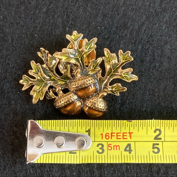 Vintage Avon Acorn pin🍁 - Picture 3 of 9